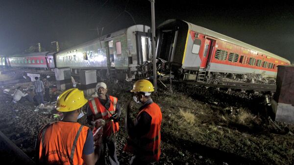 Столкновение поездов в штате Одиша в Индии  - Sputnik Кыргызстан