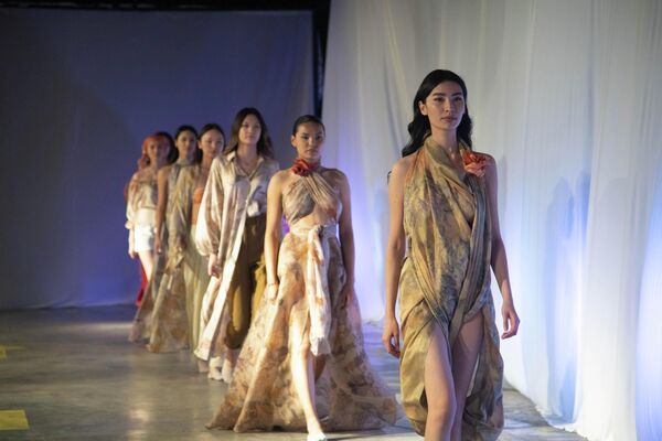 Одно из важных мероприятий в рамках Бишкекской недели моды — конкурс молодых дизайнеров The Next Fashion - Sputnik Кыргызстан