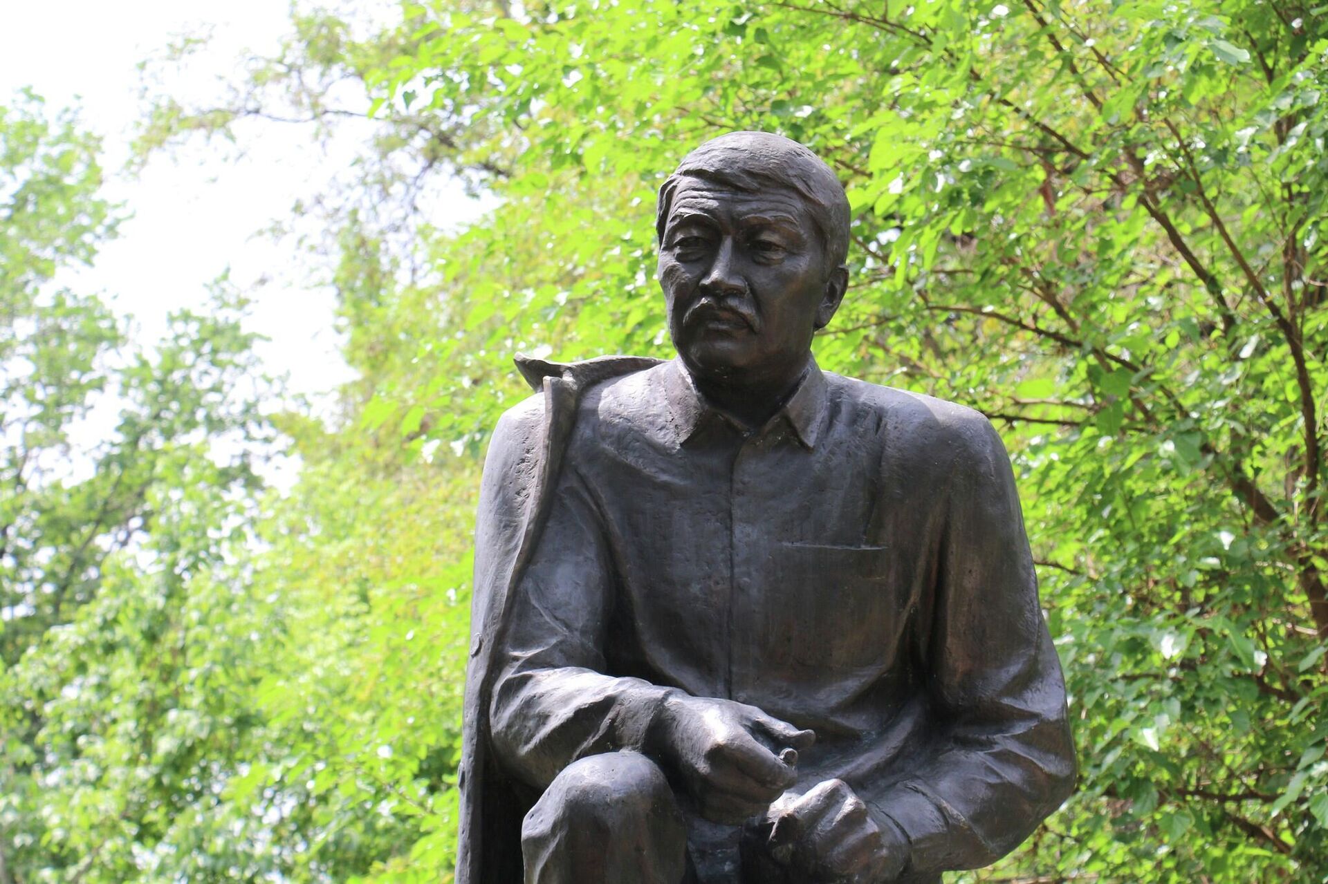 Открытие памятника Дооронбеку Садырбаеву в Бишкеке  - Sputnik Кыргызстан, 1920, 05.06.2023