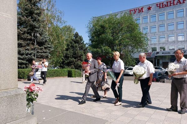На мероприятии присутствовали почетные гости во главе с послом России в КР Николаем Удовиченко - Sputnik Кыргызстан