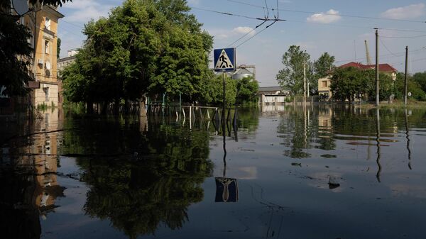 Затопленные улицы в Новой Каховке из-за подрыва плотины Каховской ГЭС - Sputnik Кыргызстан