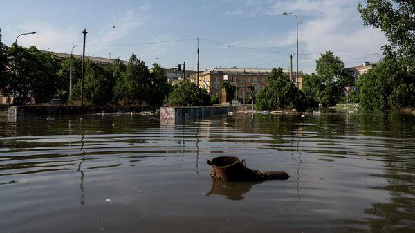 Затопленные улицы в Новой Каховке из-за подрыва плотины Каховской ГЭС - Sputnik Кыргызстан