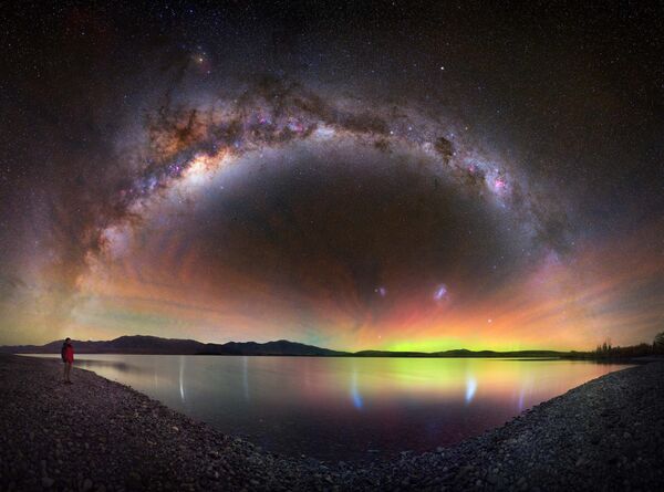 Работа новозеландского фотографа Тома Рея. Фото сделано на озере Текапо, Новая Зеландия. - Sputnik Кыргызстан