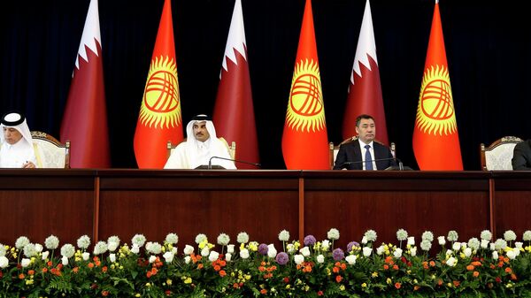По итогам государственного визита эмира Катара шейха Тамим бин Хамад Аль Тани в Кыргызстан подписаны 13 двусторонних документов - Sputnik Кыргызстан