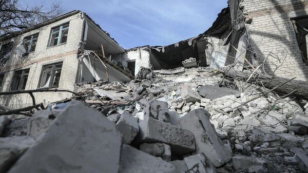 Разрушения после обстрела ВСУ больницы города Токмак. Архивное фото - Sputnik Кыргызстан