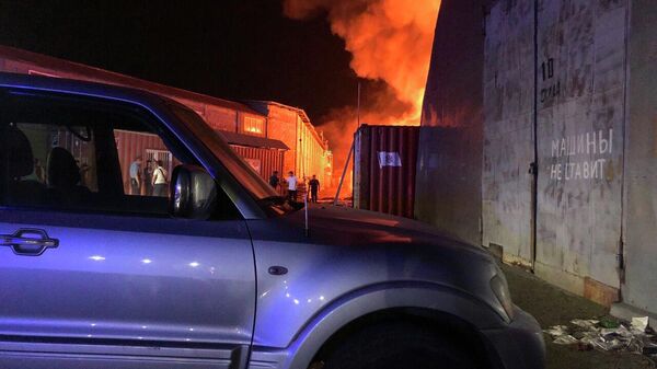 Пожар на крыше склада в Бишкеке - Sputnik Кыргызстан