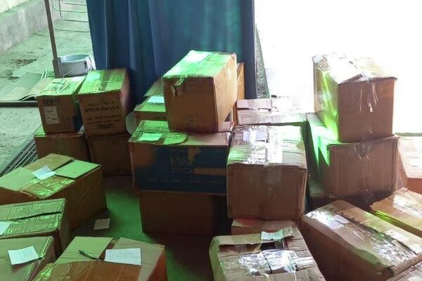 В Бишкеке нашли склады, где хранились контрабандные 550 тысяч сигарет на 55 миллионов сомов - Sputnik Кыргызстан