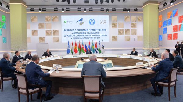 Встреча с главами правительств, участвующих в заседаниях ЕМПС и совета глав правительств СНГ - Sputnik Кыргызстан