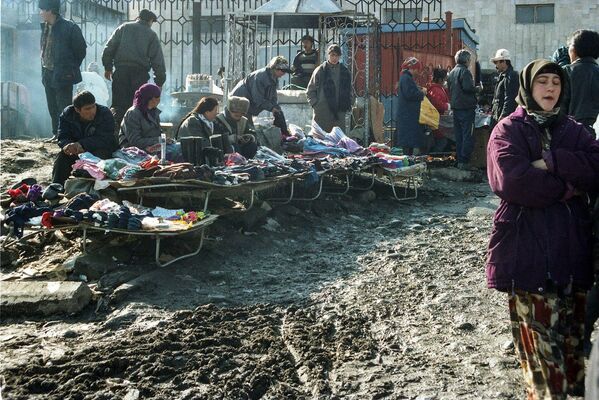 Кийин базардын түрү кетип, башаламан соода кылгандардын ордосуна айланган - Sputnik Кыргызстан