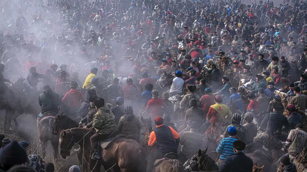 В ходе аламан улака в Узгене погиб 26-летний парень — он вместе с лошадью упал в реку