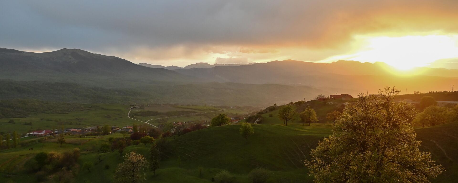 Поселение в горах в Чечне - Sputnik Кыргызстан, 1920, 22.04.2026