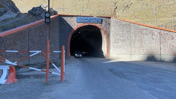 Төө-Ашууда жайгашкан Көлбаев атындагы тоннели. Архивдик сүрөт - Sputnik Кыргызстан