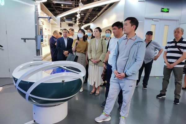 Депутаты Жогорку Кенеша в ходе визита в Китай ознакомились с деятельностью некоторых объектов - Sputnik Кыргызстан