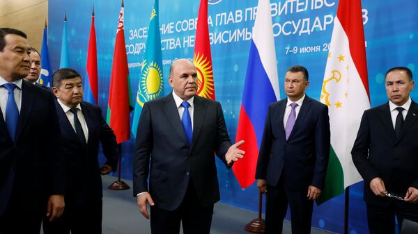 Церемония совместного фотографирования глав делегаций, участвующих в заседании Совета глав правительств СНГ - Sputnik Кыргызстан