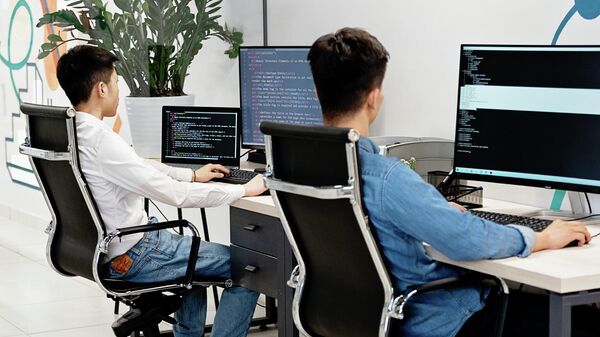 Программисты во время работы. Иллюстративное фото - Sputnik Кыргызстан