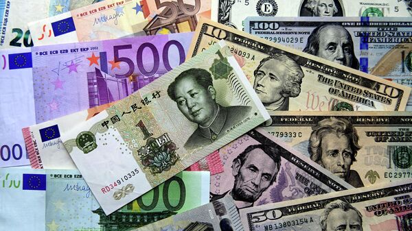Банкноты евро, долларов США и китайских юаней. Архивное фото - Sputnik Кыргызстан