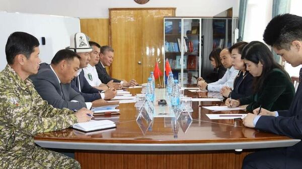 Встреча главы Нарынской области и посла Китая в КР - Sputnik Кыргызстан