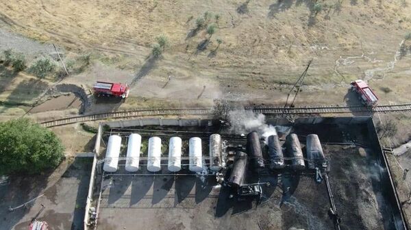 Крупный пожар на нефтебазе в Шопокове - Sputnik Кыргызстан