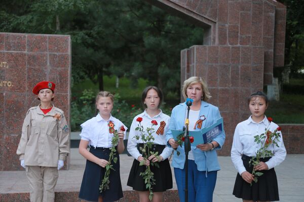 В Оше прошла международная патриотическая акция &quot;Свеча памяти&quot; - Sputnik Кыргызстан