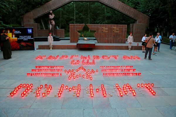 2009-жылдан бери акциянын катышуучулары аларды эскерүү күнүн утурлай шам жагышат - Sputnik Кыргызстан
