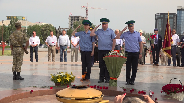 Помним! В Бишкеке прошла акция, посвященная ветеранам ВОВ, — видео - Sputnik Кыргызстан