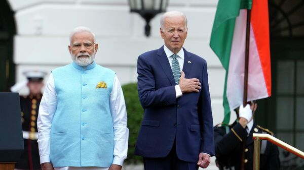 Президент США Джо Байден и премьер-министр Индии Нарендра Моди на церемонии приветствия на Южной лужайке Белого дома в Вашингтоне - Sputnik Кыргызстан