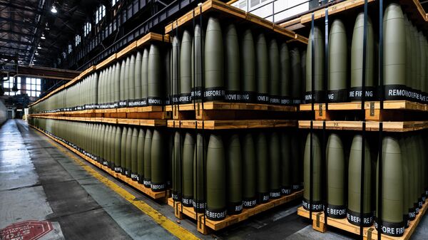 155-миллиметровые гаубичные снаряды M795 на заводе боеприпасов в Скрэнтоне, США. Архивное фото - Sputnik Кыргызстан