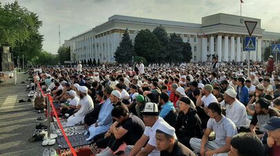 Айт-намазе по случаю Курман айта в Бишкеке