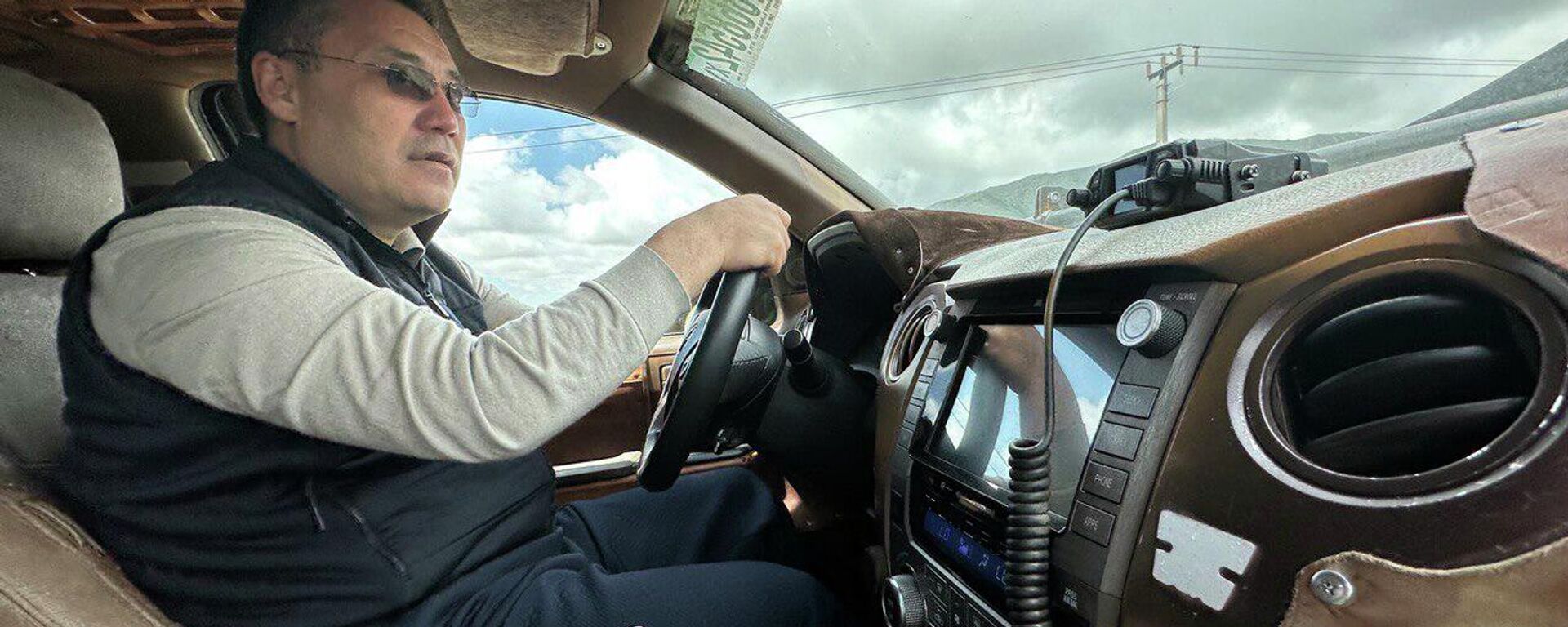 Президент КР Садыр Жапаров за рулем автомобиля. Архивное фото - Sputnik Кыргызстан, 1920, 28.01.2026