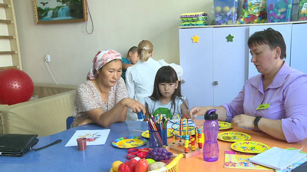 Российские специалисты помогли детям с ОВЗ в Кыргызстане — видео - Sputnik Кыргызстан