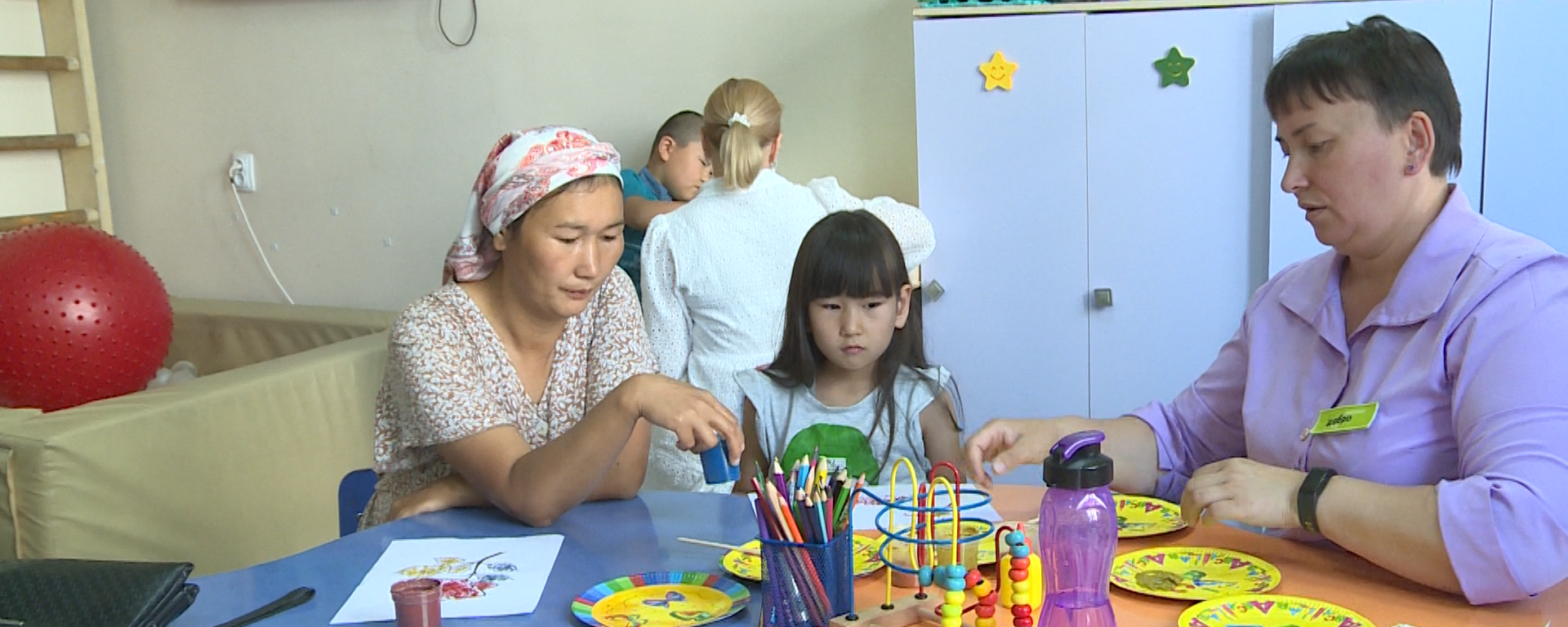 Российские специалисты помогли детям с ОВЗ в Кыргызстане — видео - Sputnik Кыргызстан, 1920, 03.07.2023