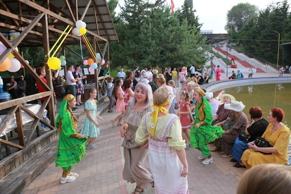 Организаторы отмечают, что этот праздник поддерживается всеми традиционными религиозными конфессиями - Sputnik Кыргызстан