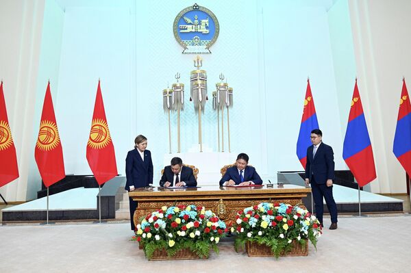 Президенты Кыргызстана и Монголии подписали ряд совместных документов - Sputnik Кыргызстан
