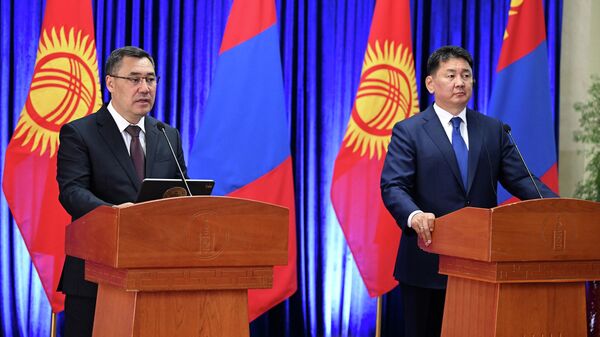 Президент Садыр Жапаров жана  Монголиянын президенти Ухнаагийн Хурэлсух - Sputnik Кыргызстан
