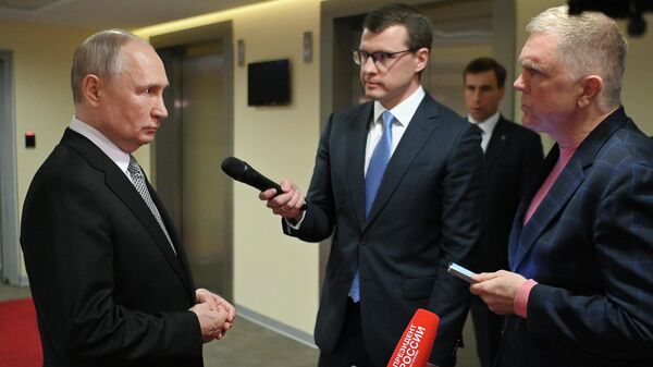 Президент РФ Владимир Путин отвечает журналистам - Sputnik Кыргызстан