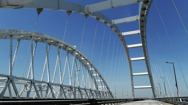 Пустая полоса на Крымском мосту - Sputnik Кыргызстан