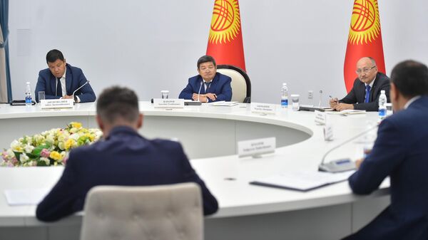 Встреча председателя кабинета министров Жапарова с Раджаббой Ахмадзода и Хайрулло Бозаровым - Sputnik Кыргызстан