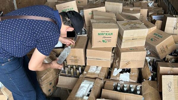 Подпольные цеха по производству контрафактной алкогольной продукции - Sputnik Кыргызстан