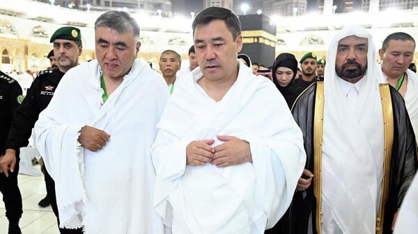  Президент Садыр Жапаров в рамках рабочего визита в Саудовскую Аравию совершил умру (малый хадж) в Мекку - Sputnik Кыргызстан