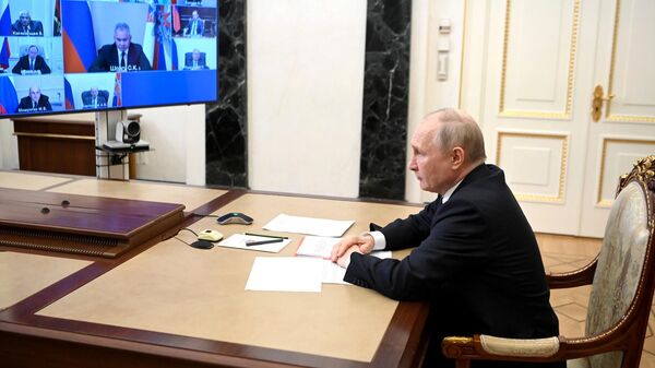 Президент России Владимир Путин выступил на оперативном совещании с постоянными членами Совета безопасности - Sputnik Кыргызстан