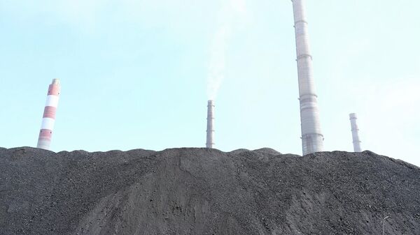 Первая партия угля с Шубаркульского разреза доставлена на Бишкекскую ТЭЦ - Sputnik Кыргызстан