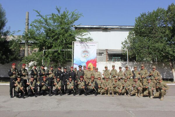 Согласно плану, пройдут совместные занятия по тактико-специальной, огневой, горной подготовке и другим предметам - Sputnik Кыргызстан
