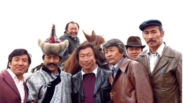 Япон кинематографисттерин коноктогон кыргыздын залкарлары. Таберик сүрөт - Sputnik Кыргызстан