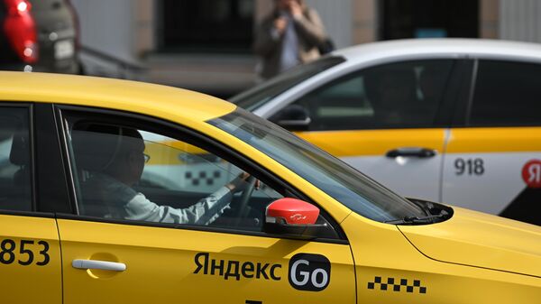 Работа такси в Москве. Архивное фото - Sputnik Кыргызстан