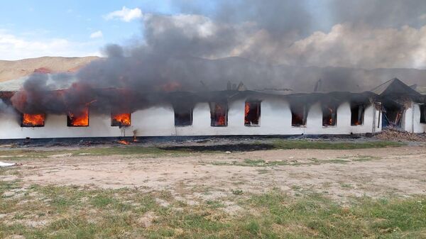 Пожар в школе Ошской области - Sputnik Кыргызстан