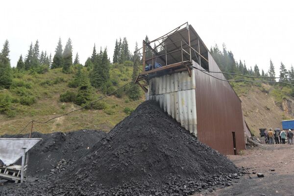 Это даст возможность снизить нагрузку на месторождение Кара-Кече, а также сэкономить на перевозке угля из Кара-Кече в Каракол и близлежащие районы - Sputnik Кыргызстан