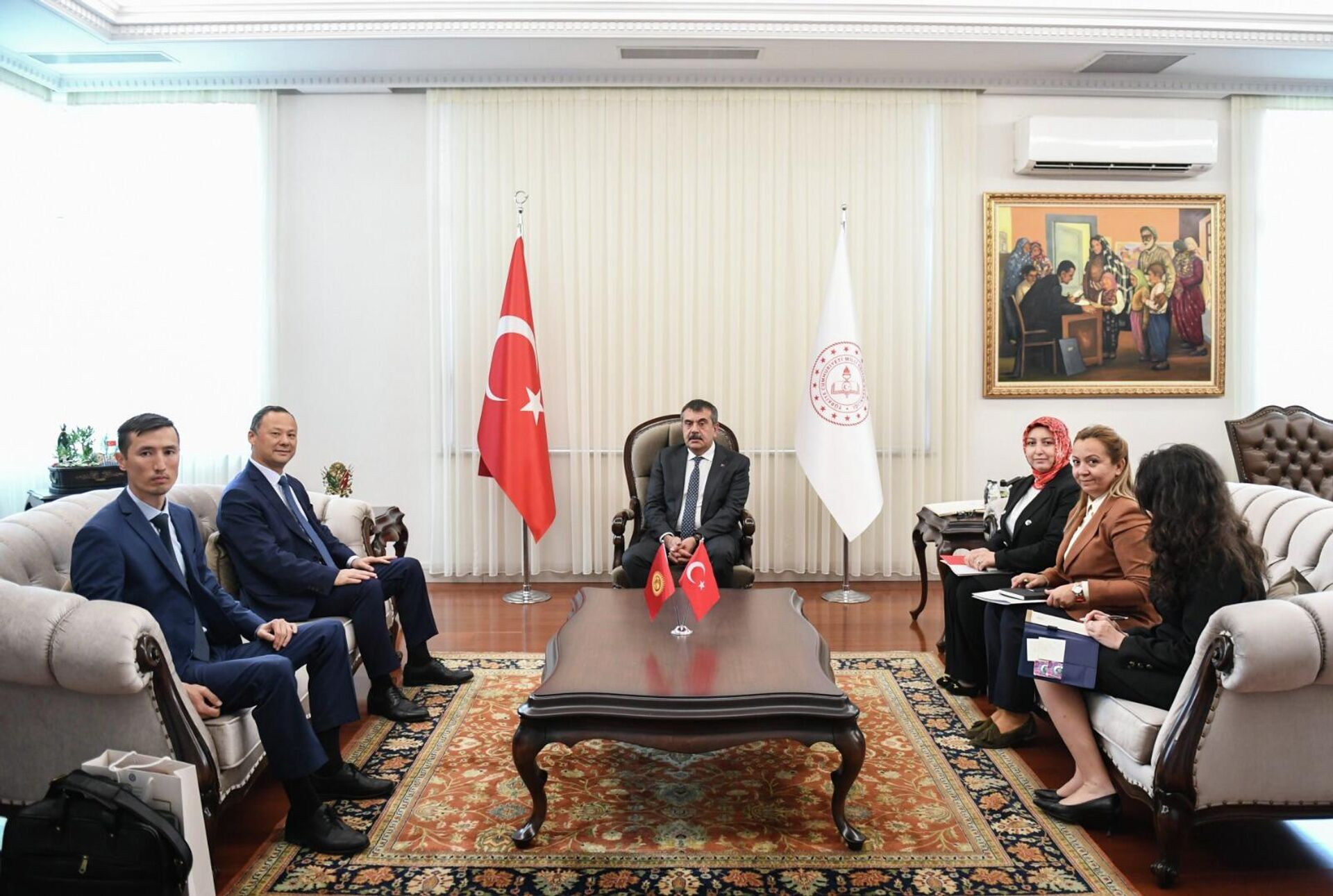 Встреча посла КР с министром национального образования Турции - Sputnik Кыргызстан, 1920, 04.08.2023