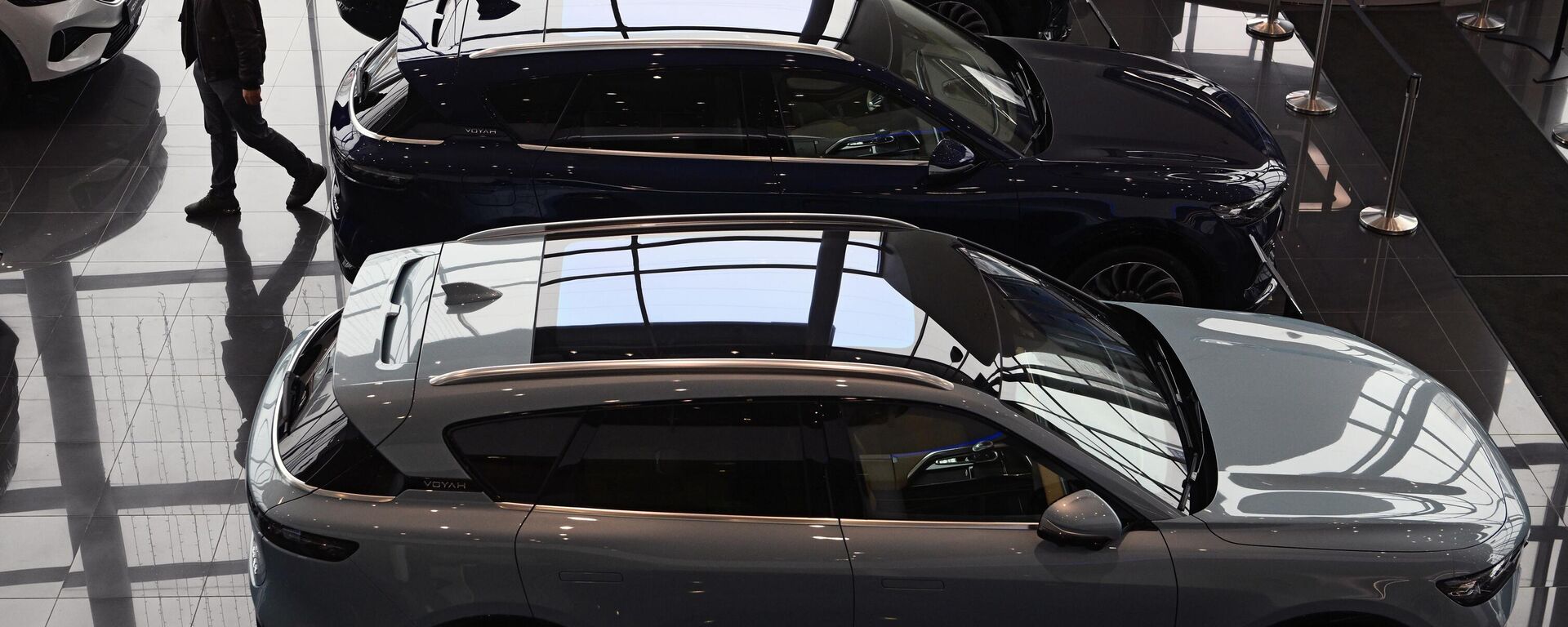 Кытайлык электромобилдер унаа салонунда. Архив - Sputnik Кыргызстан, 1920, 12.12.2025