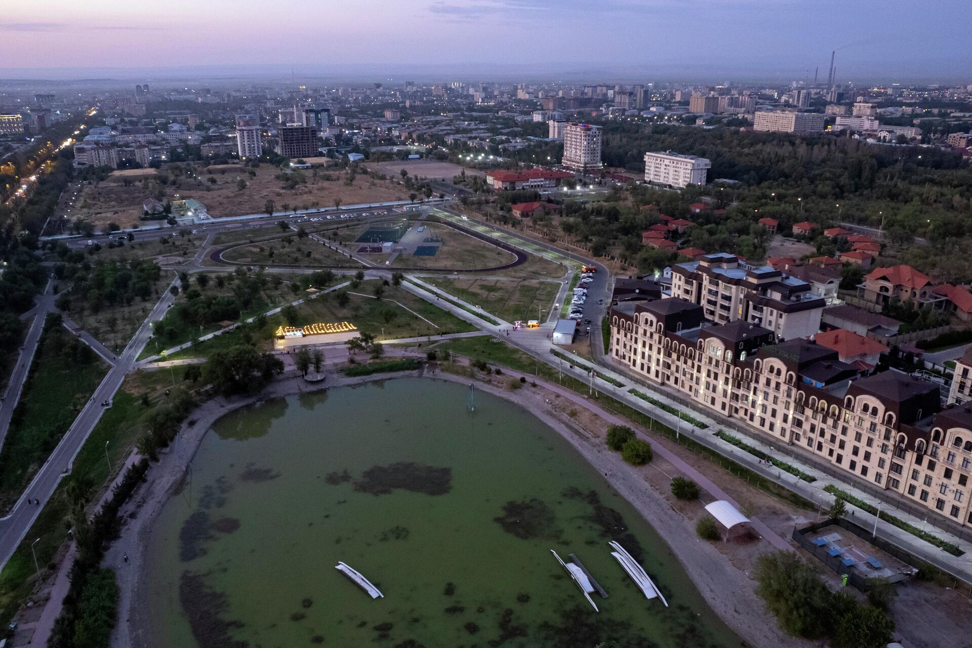 Парк Адинай в Бишкеке - Sputnik Кыргызстан, 1920, 22.09.2023