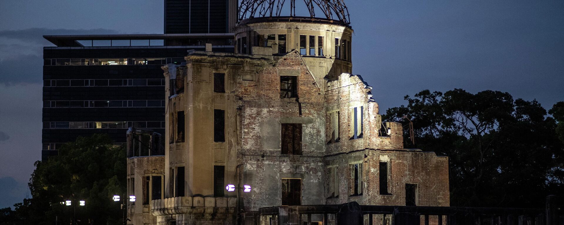 Атомдук бомбанын куполу деп аталган Хиросима префектурасынын өнөр жайын өнүктүрүү залы. Архивдик сүрөт - Sputnik Кыргызстан, 1920, 09.08.2023